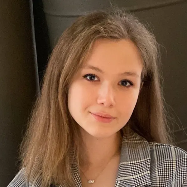 Mia Ignatovith